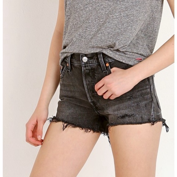 LEVIS PREMIUM HIGH WAIST Button-fly distressed black midi length short.  25 - Picture 1 of 11
